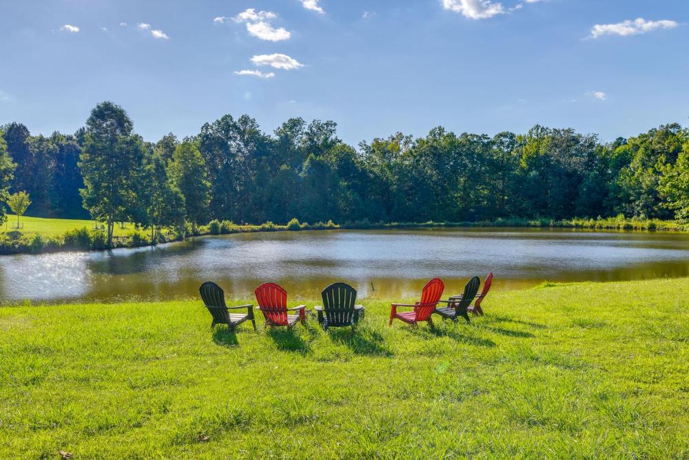 Tranquil Cottage in Virginia Countryside with Pond!